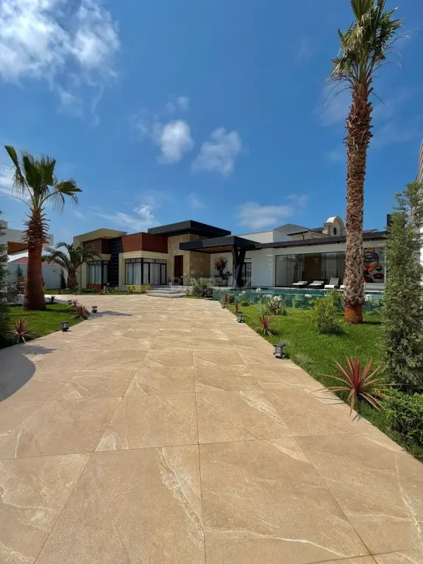 Satılır 5 otaqlı həyət evi 350 m²