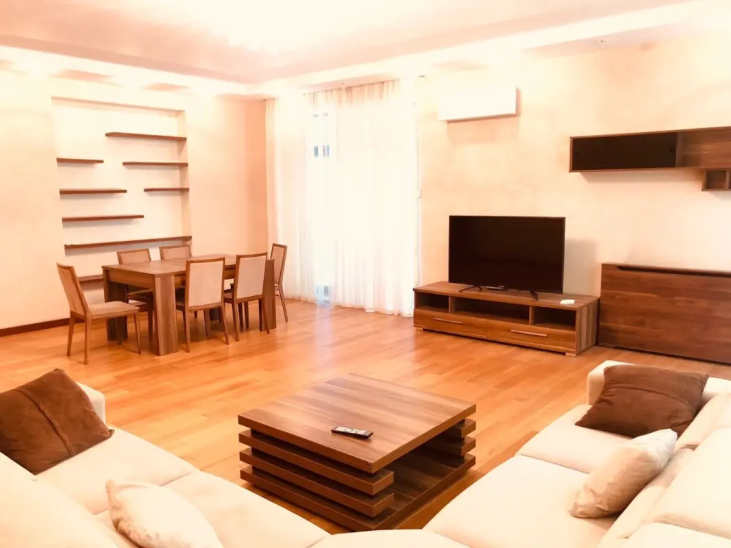 Kirayə verilir 3 otaqlı mənzil 170 m²