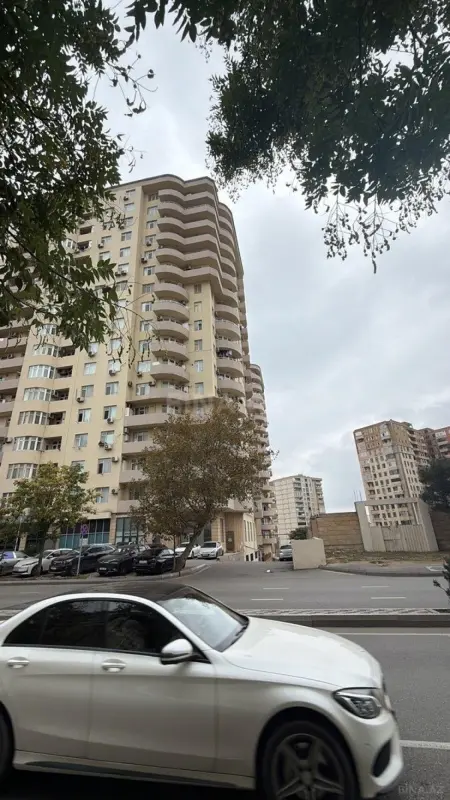 Satılır 3 otaqlı mənzil 108 m²