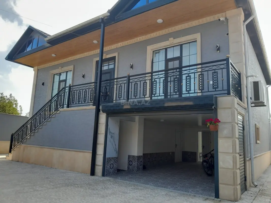 Satılır 7 otaqlı həyət evi 250 m²