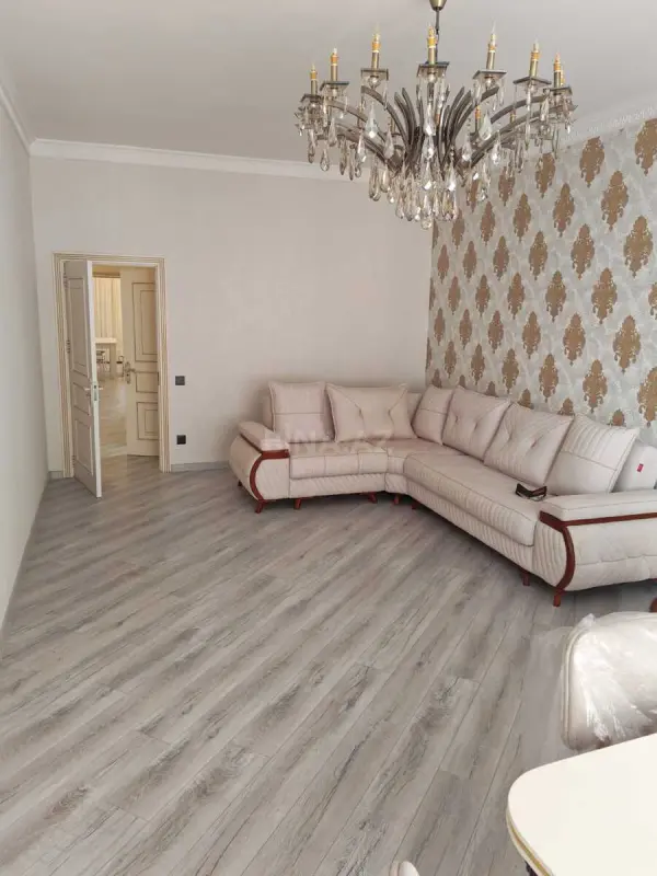 Kirayə verilir 3 otaqlı mənzil 160 m²