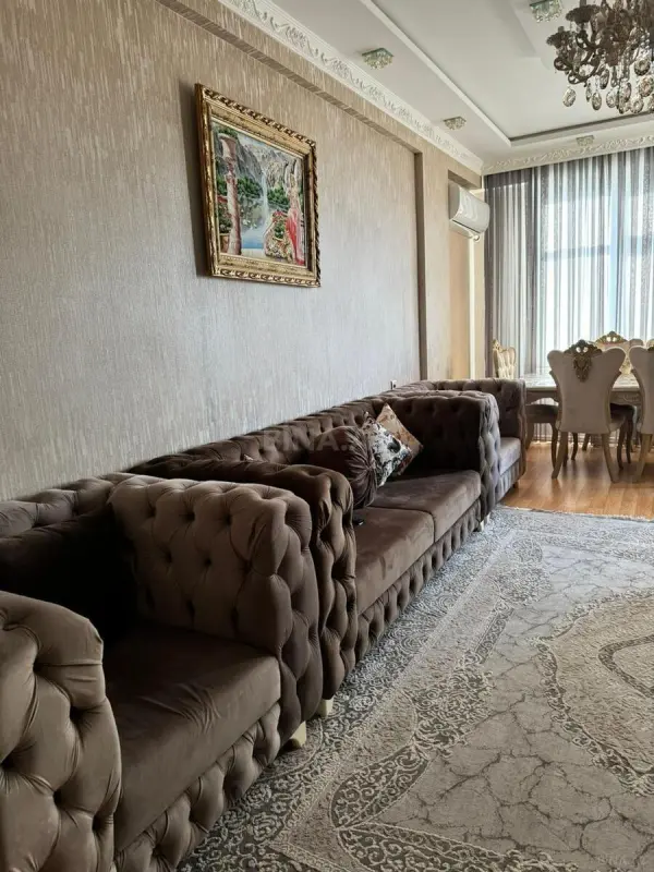 Satılır 4 otaqlı mənzil 151 m²