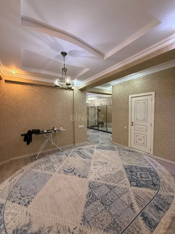 Satılır 4 otaqlı mənzil 151 m²