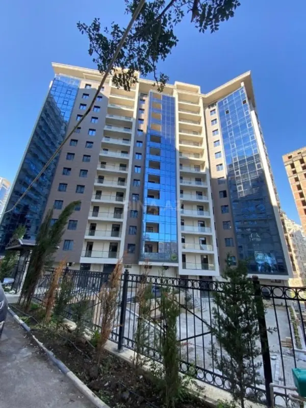 Satılır 3 otaqlı mənzil 165 m²