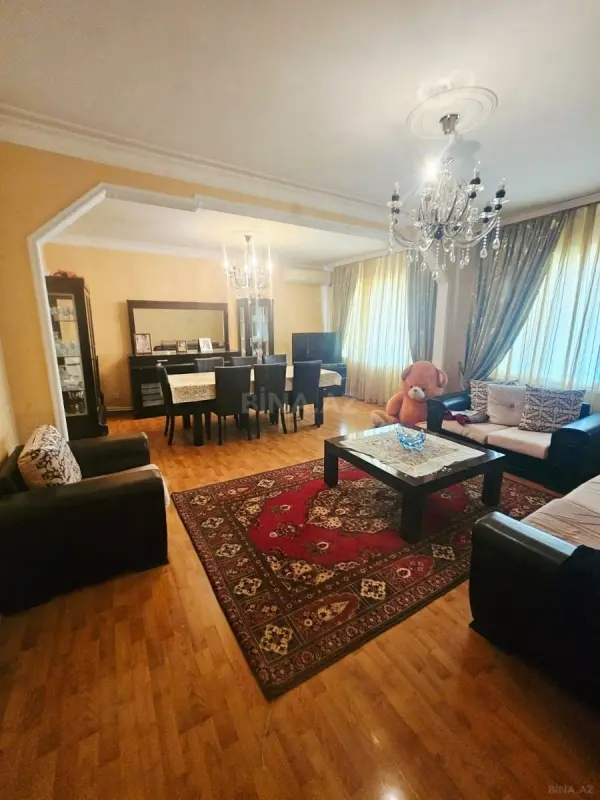 Satılır 5 otaqlı mənzil 130 m²