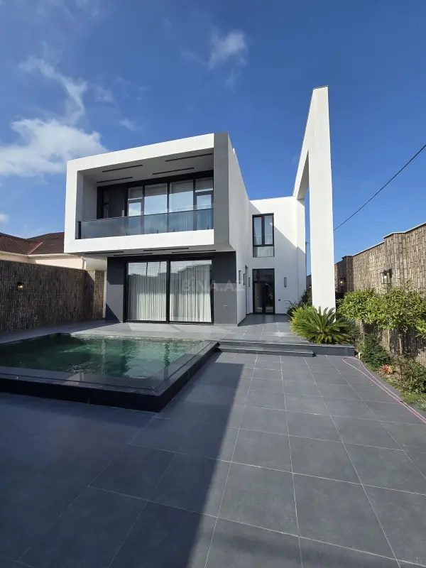 Satılır 4 otaqlı həyət evi 250 m²