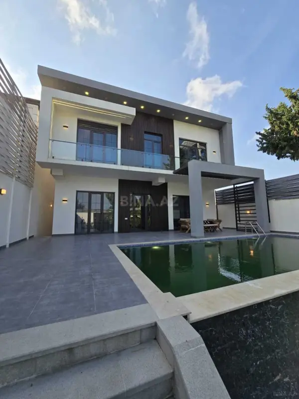 Satılır 5 otaqlı həyət evi 300 m²