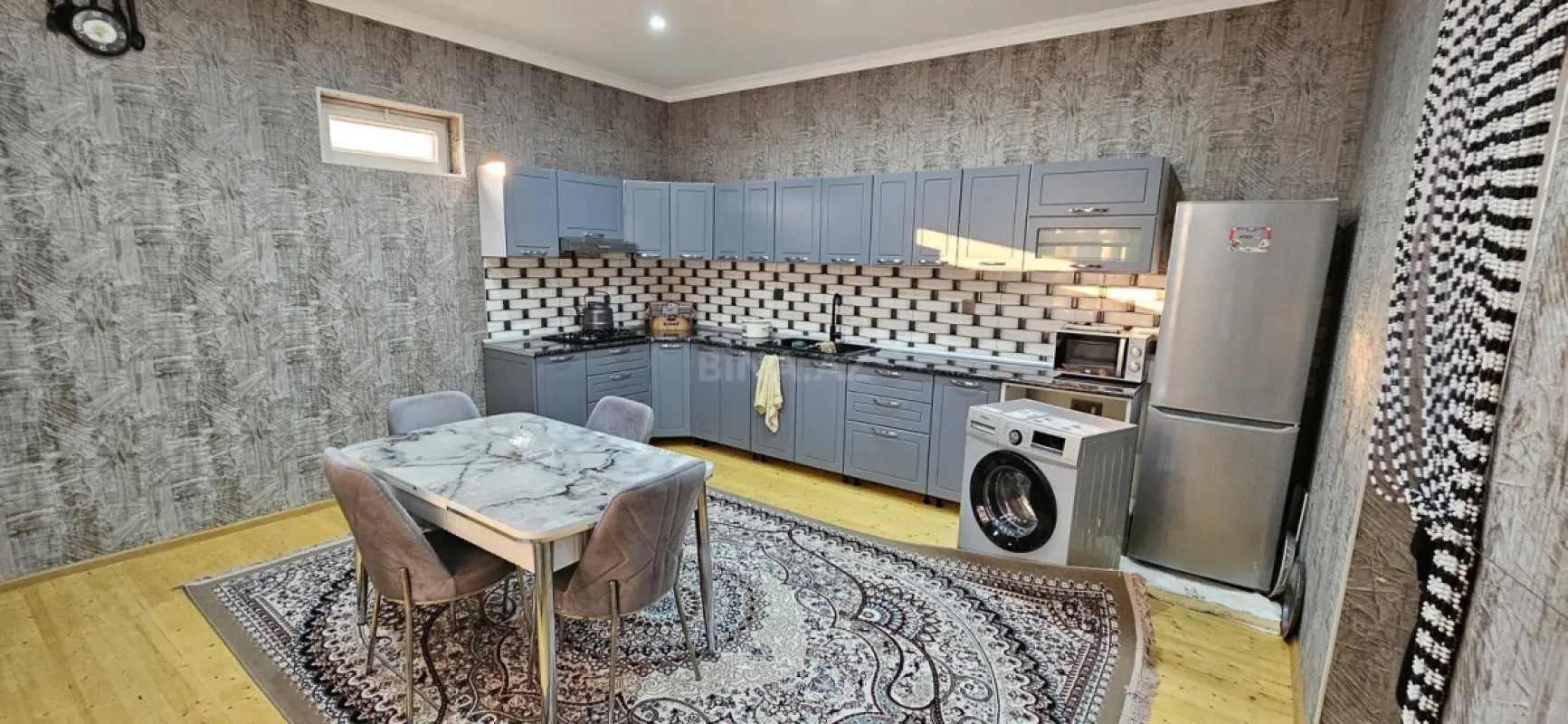 Satılır 4 otaqlı həyət evi 300 m²