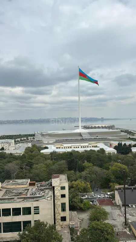Satılır 3 otaqlı mənzil 105 m²