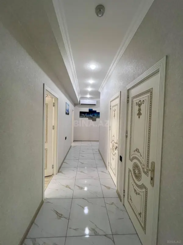Satılır 4 otaqlı mənzil 141.5 m²