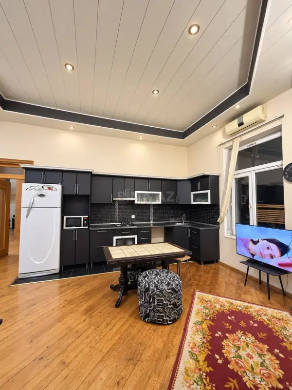 Satılır 13 otaqlı həyət evi 560 m²