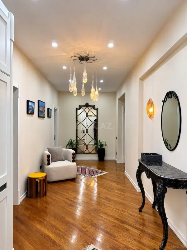 Kirayə verilir 3 otaqlı mənzil 141 m²