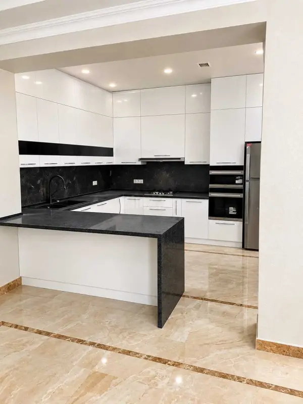 Kirayə verilir 6 otaqlı mənzil 250 m²