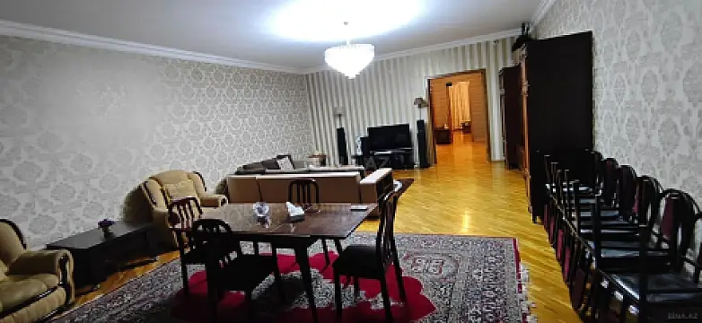 Kirayə verilir 3 otaqlı mənzil 180 m² — Bakı, Nizami 3 otaq 180.00 m²