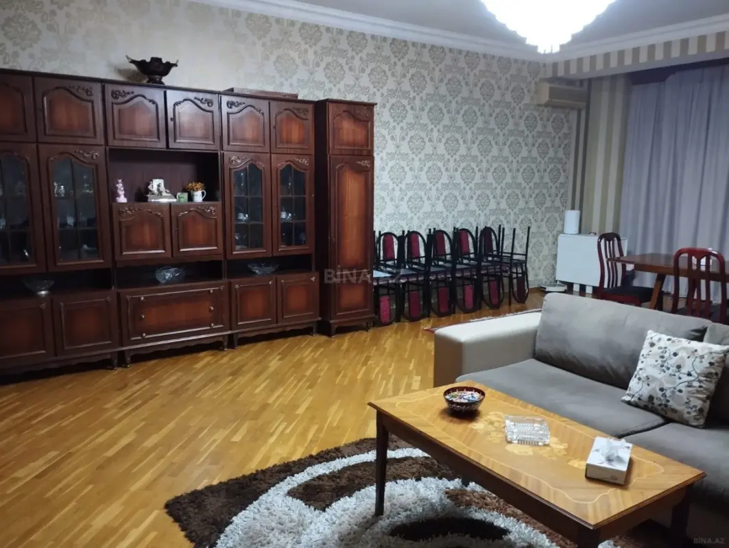 Kirayə verilir 3 otaqlı mənzil 180 m²