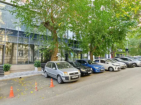 Kirayə verilir obyekt 180 m² — Bakı, Nizami 180.00 m²