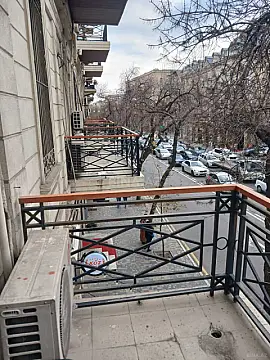 Satılır obyekt 395 m² — Bakı 395.00 m²