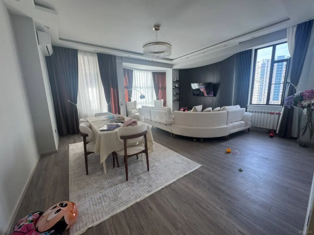 Satılır 3 otaqlı mənzil 155 m²
