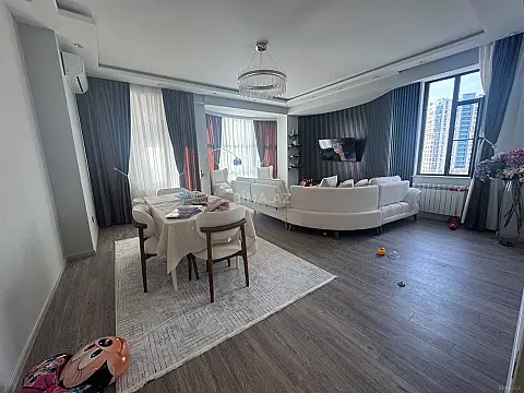 Satılır 3 otaqlı mənzil 155 m² — Bakı 3 otaq 155.00 m²
