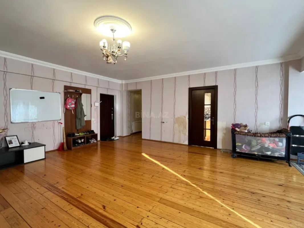 Satılır 2 otaqlı mənzil 114 m²