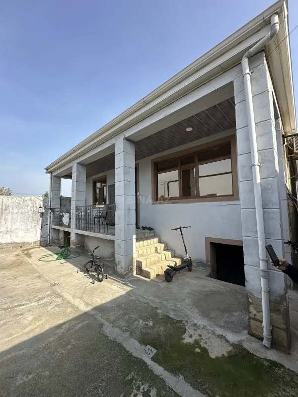 Satılır 5 otaqlı həyət evi 140 m²