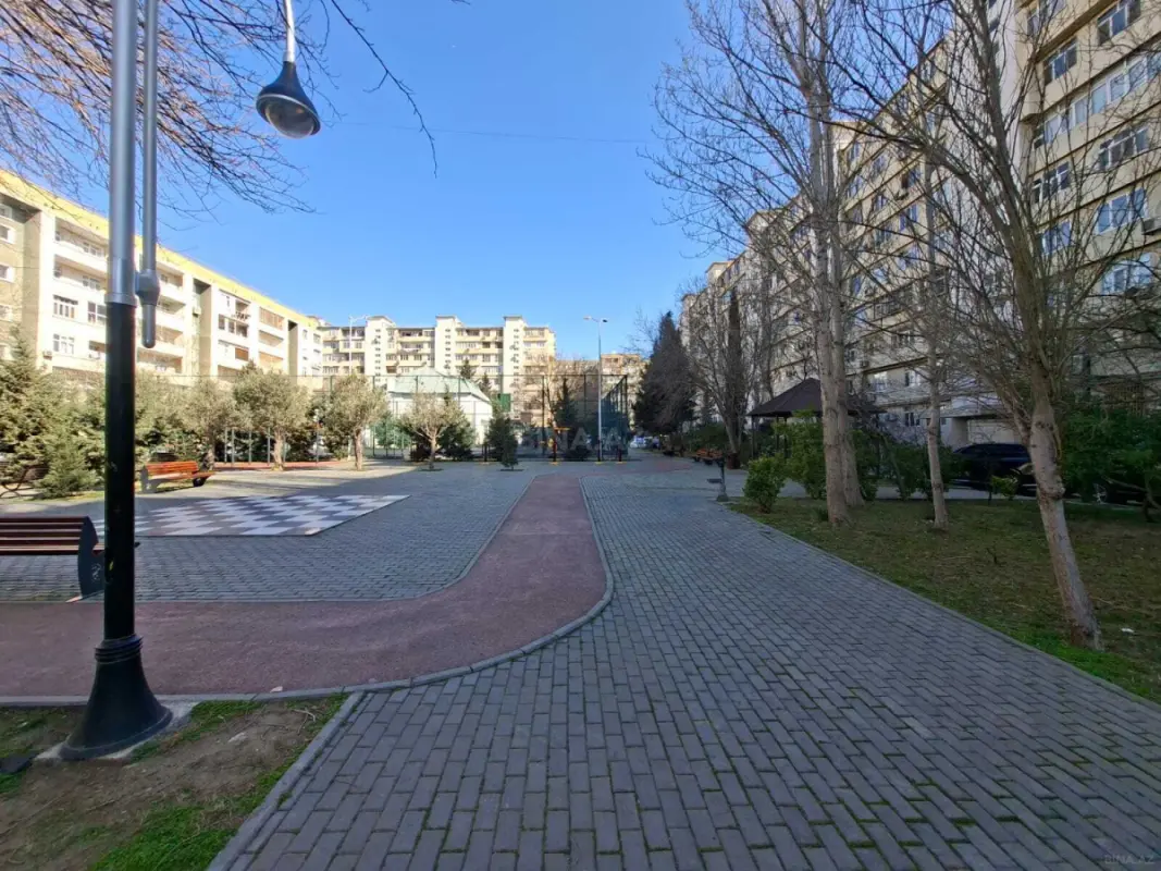 Satılır 4 otaqlı mənzil 110 m²