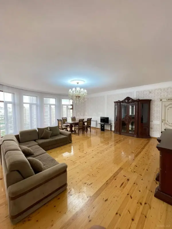 Kirayə verilir 3 otaqlı mənzil 130 m²