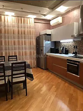 Kirayə verilir 3 otaqlı mənzil 150 m² — Bakı 3 otaq 150.00 m²