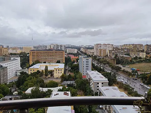 Satılır 5 otaqlı mənzil 180 m² — Bakı 5 otaq 180.00 m²
