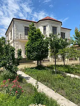Satılır 7 otaqlı həyət evi 300 m² — Bakı 7 otaq 300.00 m²