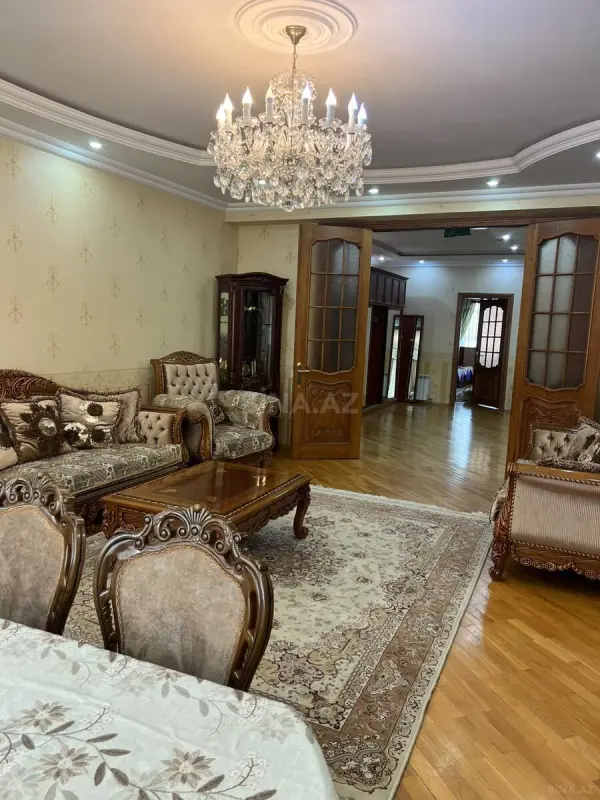 Kirayə verilir 4 otaqlı mənzil 180 m²