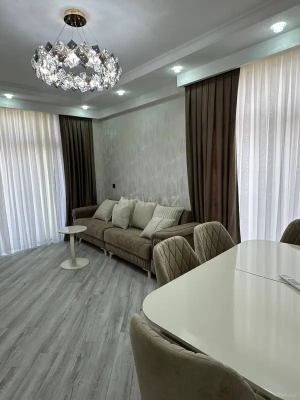 Kirayə verilir 3 otaqlı mənzil 130 m²