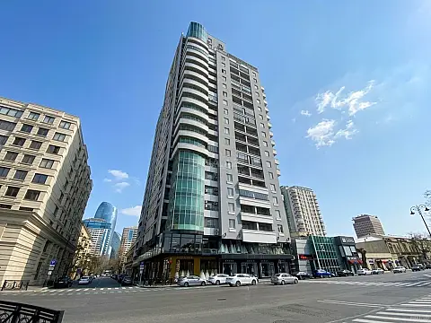 Satılır 3 otaqlı mənzil 210 m² — Bakı 3 otaq 210.00 m²