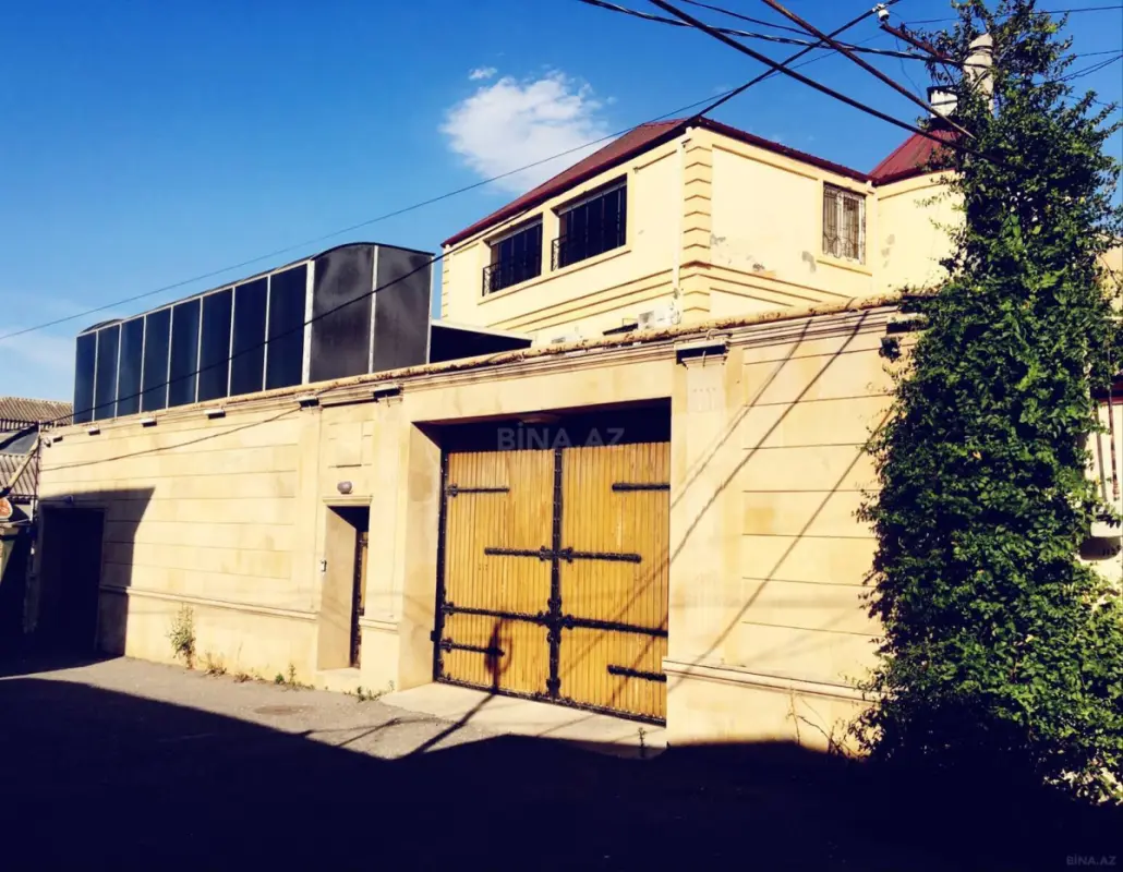 Satılır 8 otaqlı həyət evi 630 m²