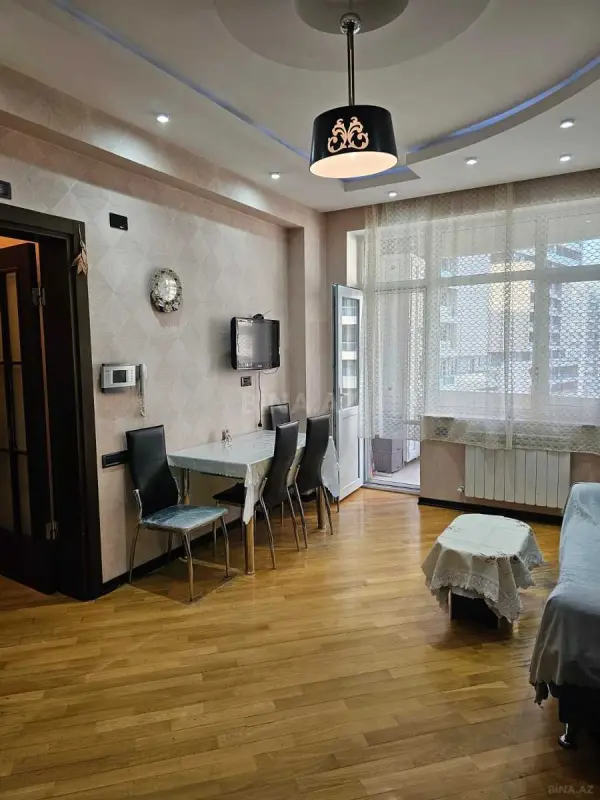 Kirayə verilir 2 otaqlı mənzil 100 m²