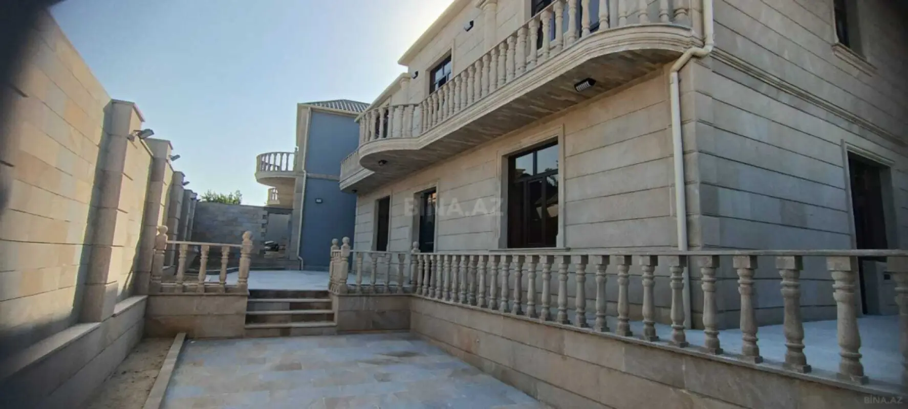 Satılır 6 otaqlı həyət evi 243 m²
