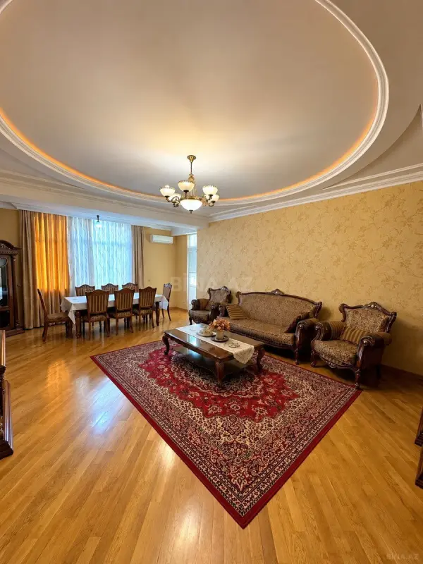 Satılır 4 otaqlı mənzil 185 m²