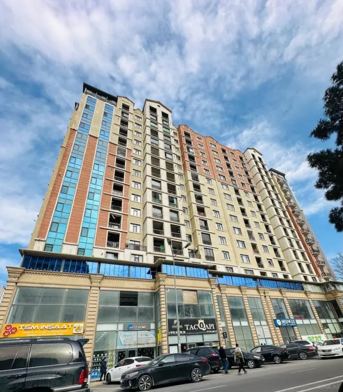 Satılır 4 otaqlı mənzil 172 m²