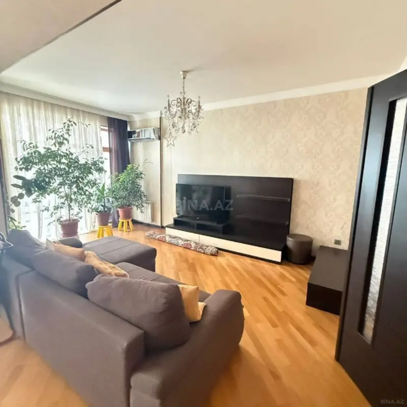 Satılır 4 otaqlı mənzil 165 m²