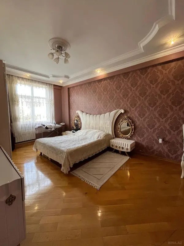 Satılır 3 otaqlı mənzil 130 m²