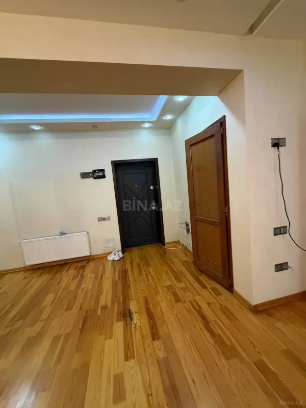 Kirayə verilir 2 otaqlı mənzil 72 m²