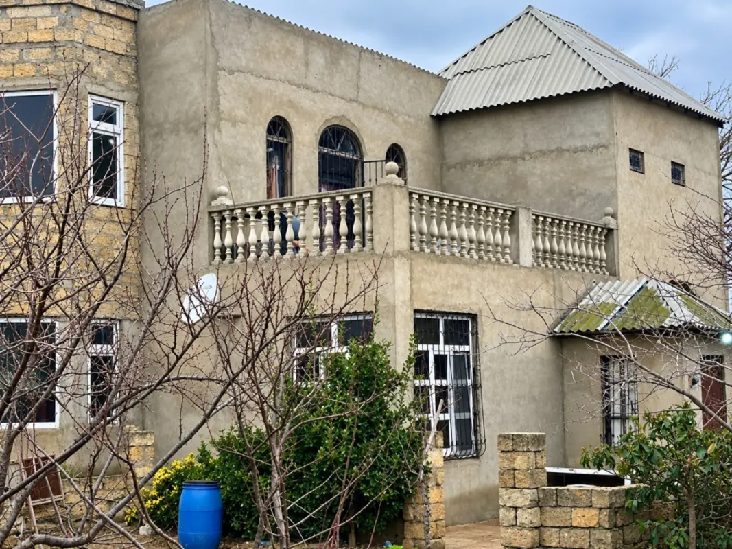 Satılır 6 otaqlı həyət evi 250 m²