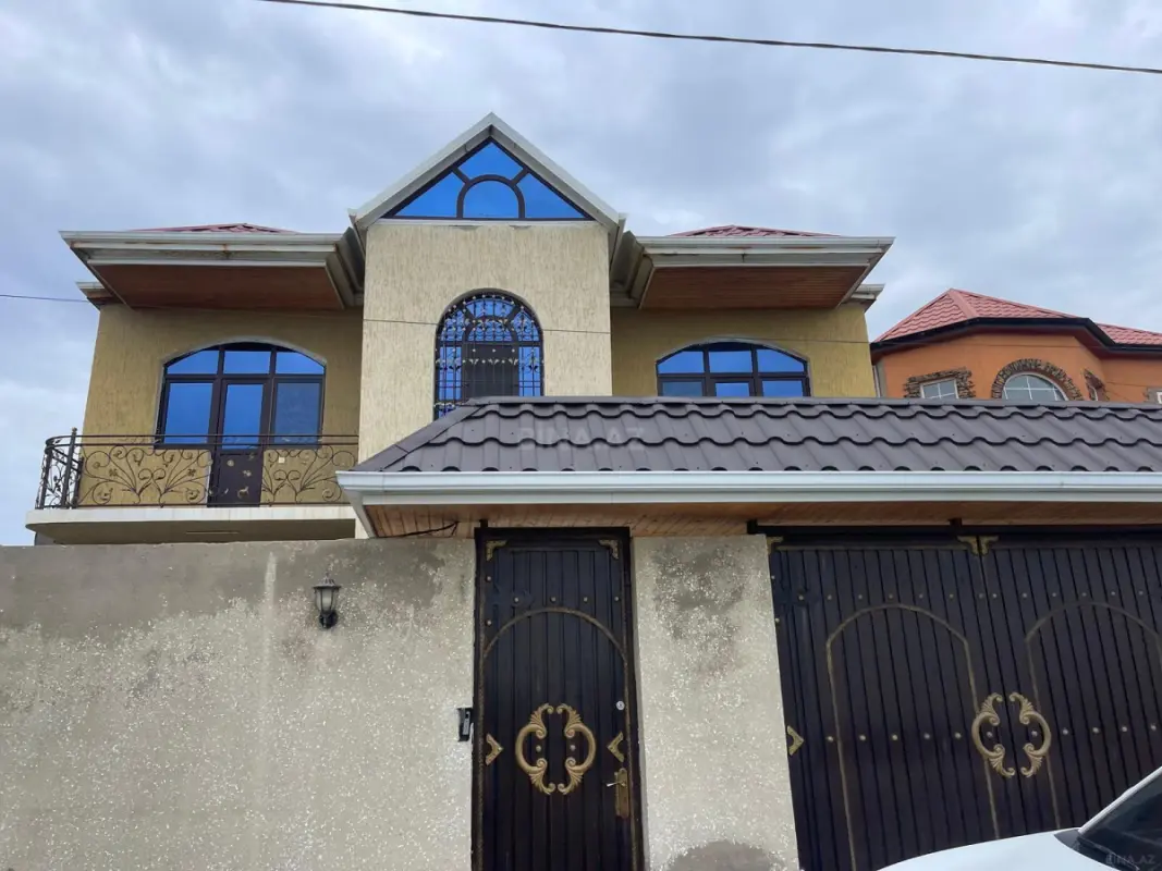 Satılır 6 otaqlı həyət evi 240 m²