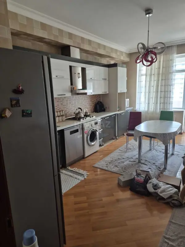 Kirayə verilir 3 otaqlı mənzil 165 m²