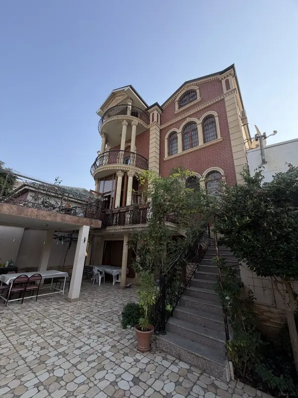 Satılır 7 otaqlı həyət evi 350 m²