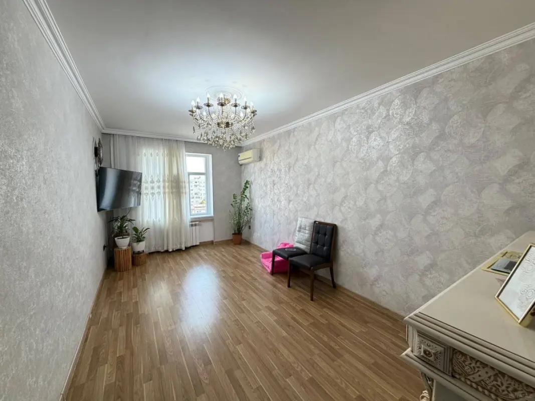 Satılır 5 otaqlı mənzil 120 m²