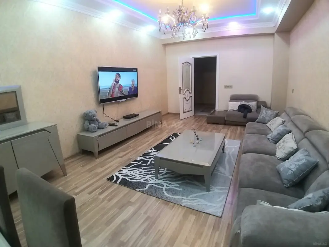 Kirayə verilir 2 otaqlı mənzil 104 m²