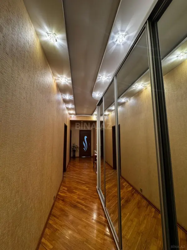 Satılır 2 otaqlı mənzil 105 m²