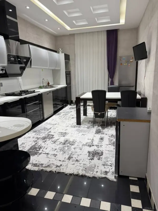 Kirayə verilir 5 otaqlı mənzil 180 m²
