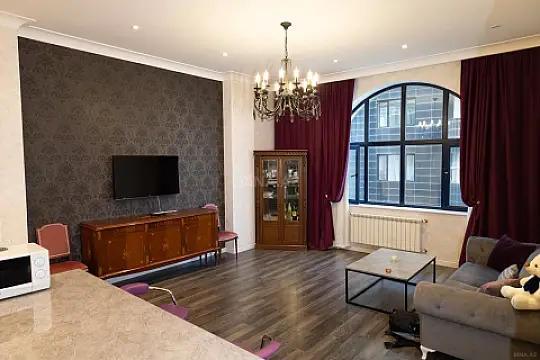 Kirayə verilir 2 otaqlı mənzil 90 m² — Bakı, Nizami 2 otaq 90.00 m²